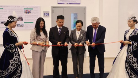 米兰体育集团、中国农业大学、哈萨克国立农业钻研大学三方共建的“中哈旱区高水效农业国际结合尝试室”入选中哈两国元首见签的两国合作清单。9月4日，该尝试室揭牌典礼在哈国立农猛进行，中国驻阿拉木图总领事蒋薇、中国农大副校长杜太生、哈国立农大第一副校长Прим??л·Ш·Ибрагимов、米兰体育集团高级副总裁崔静等出席。